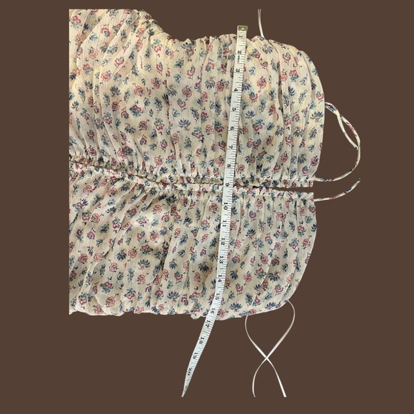 ZARA Summer Halter Cream Floral Dress
Love shack fancy inspired - Picture 12 of 15